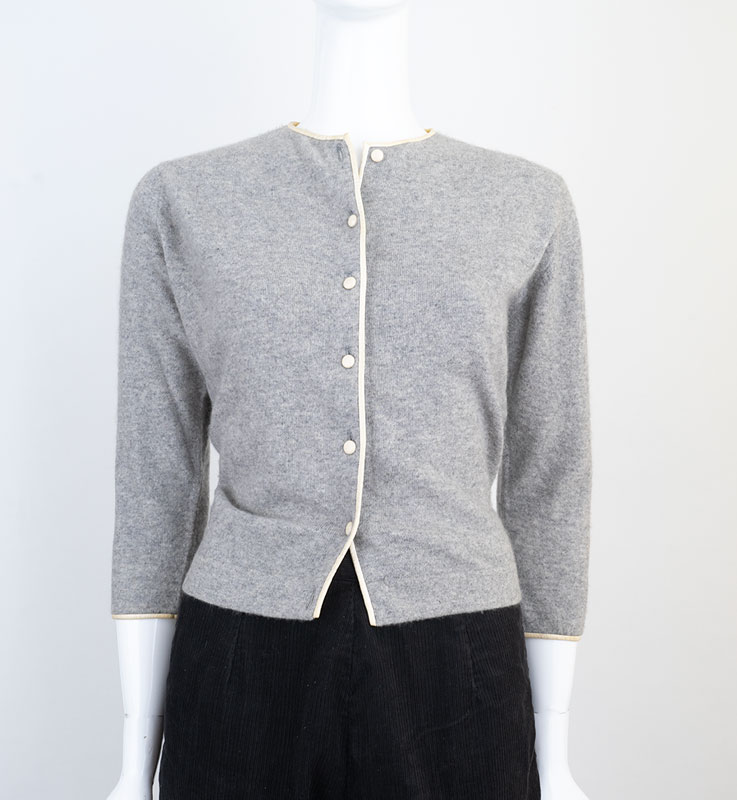 1940s Vintage Beige Cropped Cashmere Cardigan with Detachable Fur