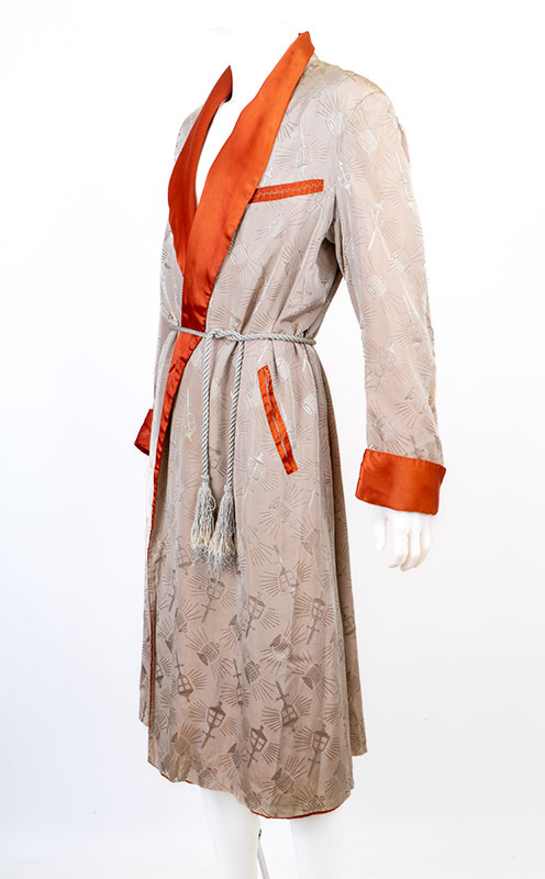 1940s Men's Satin Jacquard Novelty Pattern Dressing Gown:  Ballyhoovintage.com