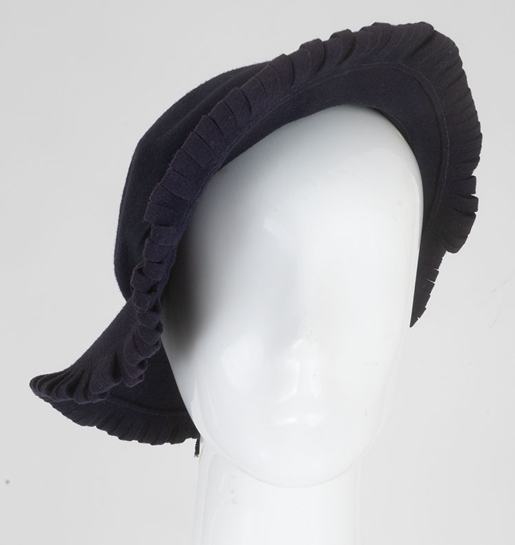 1930s Felt Chapeau W/ Matching Pin